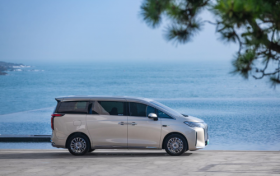 豪华MPV“金牌”之争，魏牌高山 VS 腾势D9